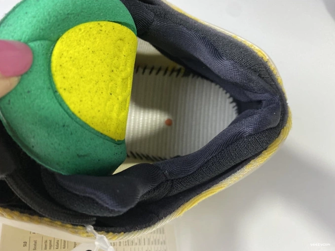 YEEZY 700 SRPHYM